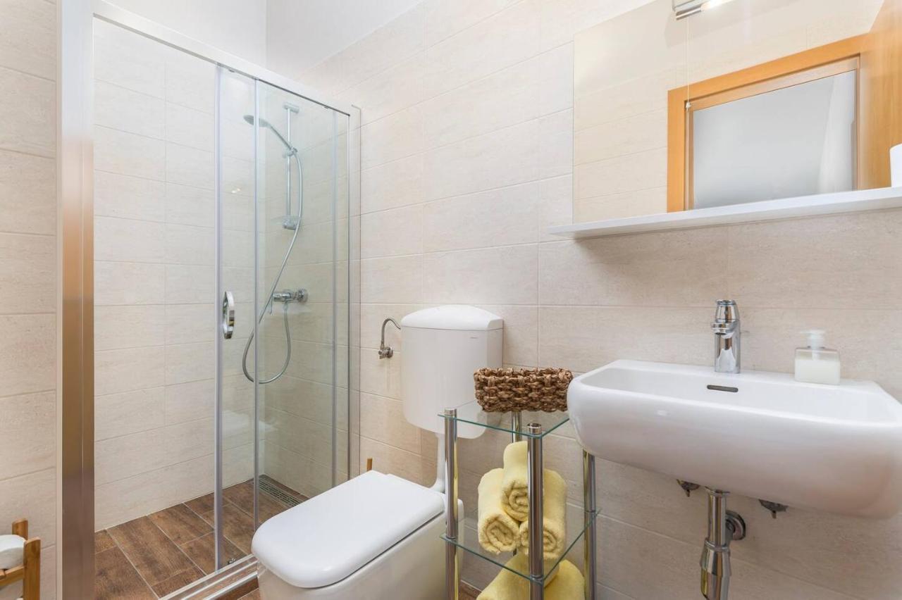 E&T Apartments With A Beautiful Pool 拉巴克 外观 照片