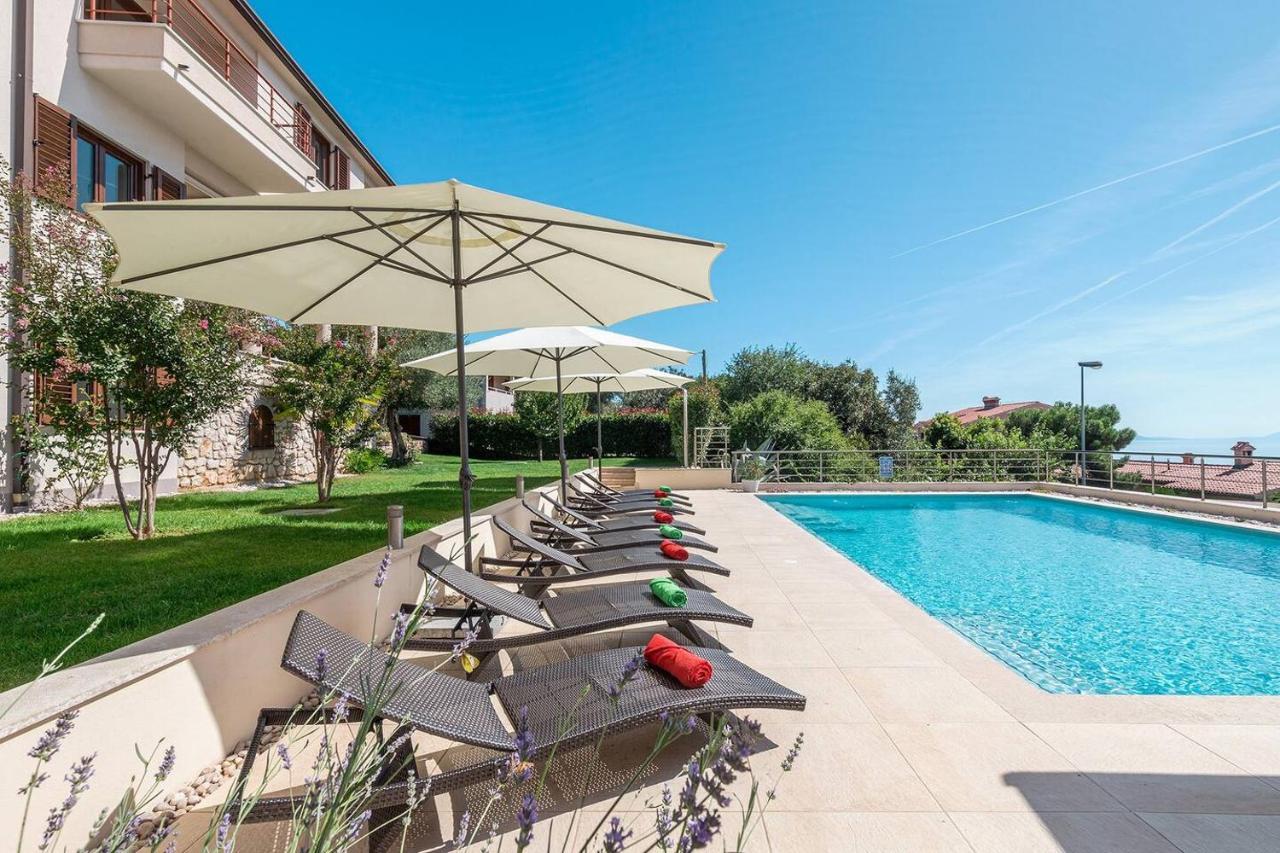 E&T Apartments With A Beautiful Pool 拉巴克 外观 照片