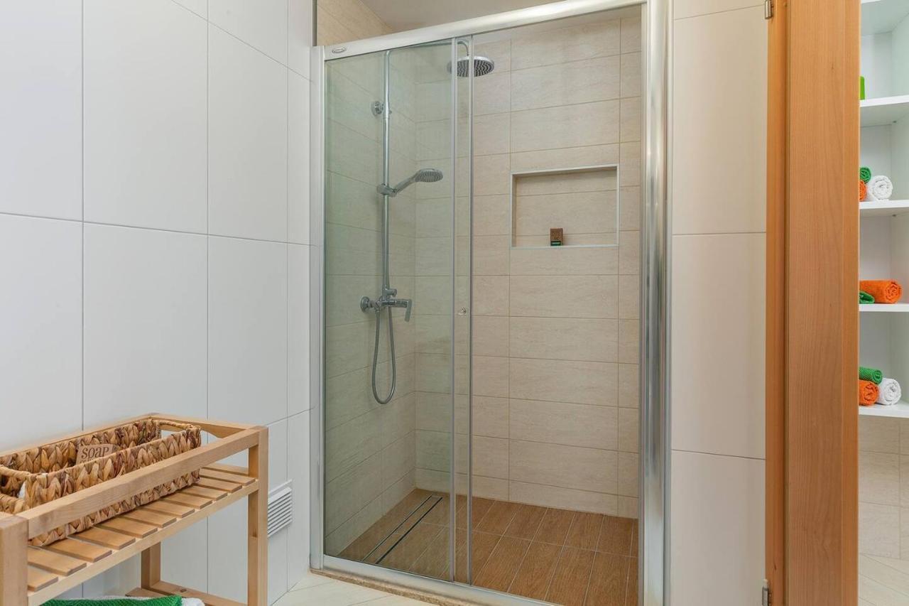 E&T Apartments With A Beautiful Pool 拉巴克 外观 照片