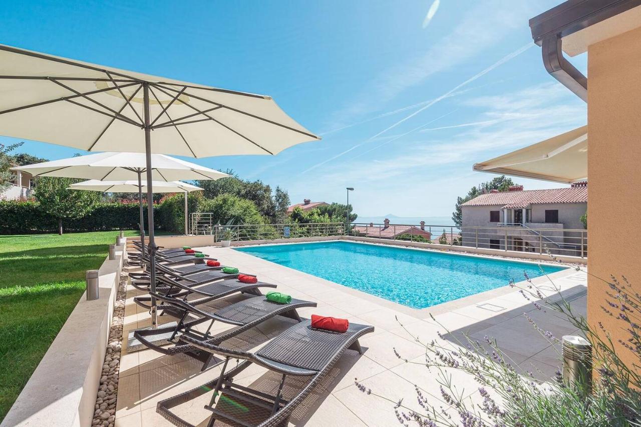 E&T Apartments With A Beautiful Pool 拉巴克 外观 照片