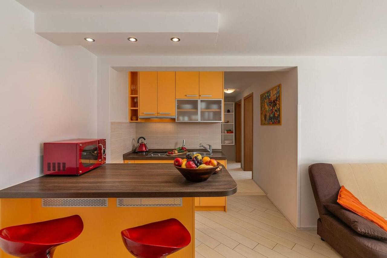 E&T Apartments With A Beautiful Pool 拉巴克 外观 照片