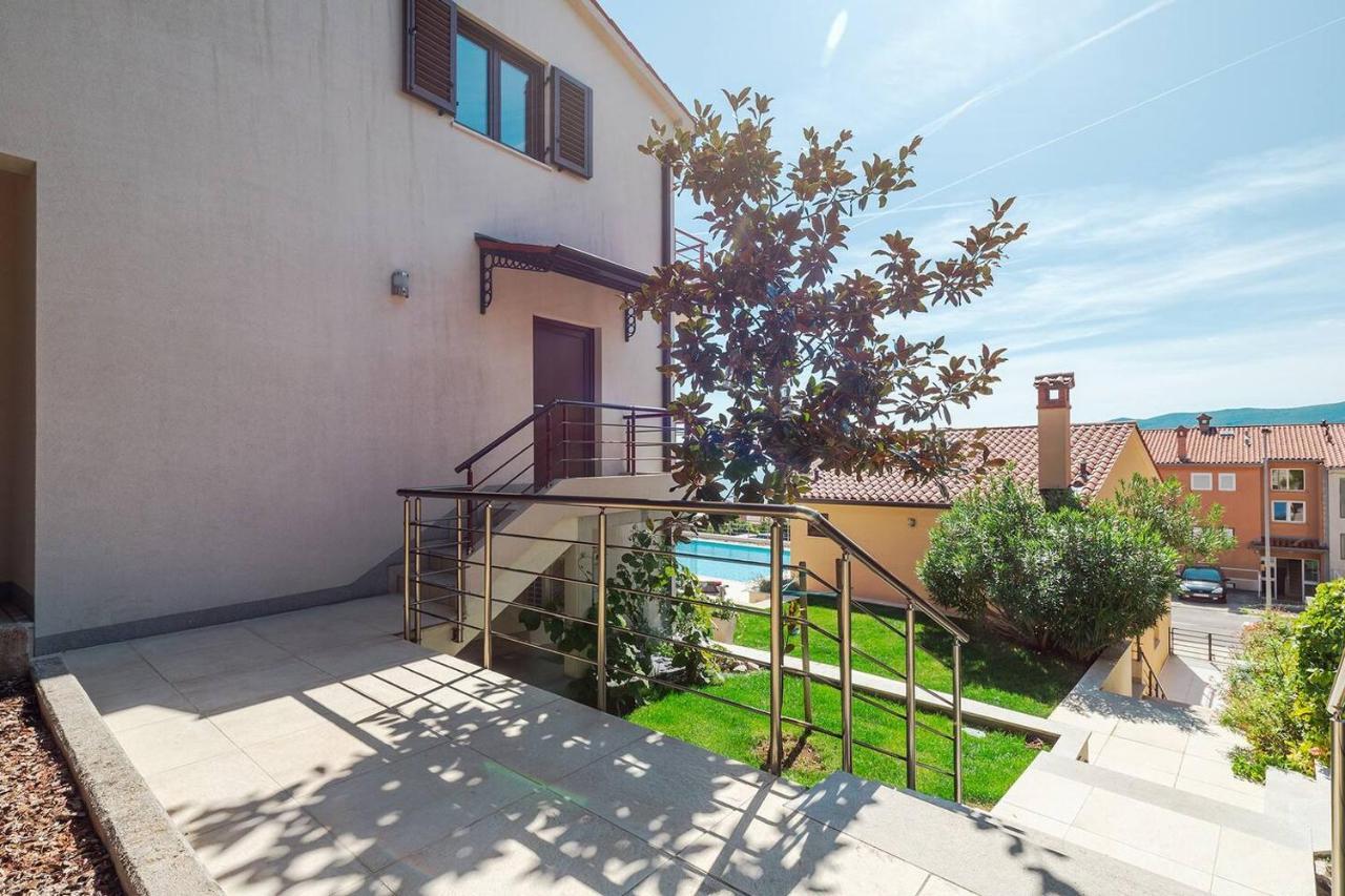 E&T Apartments With A Beautiful Pool 拉巴克 外观 照片