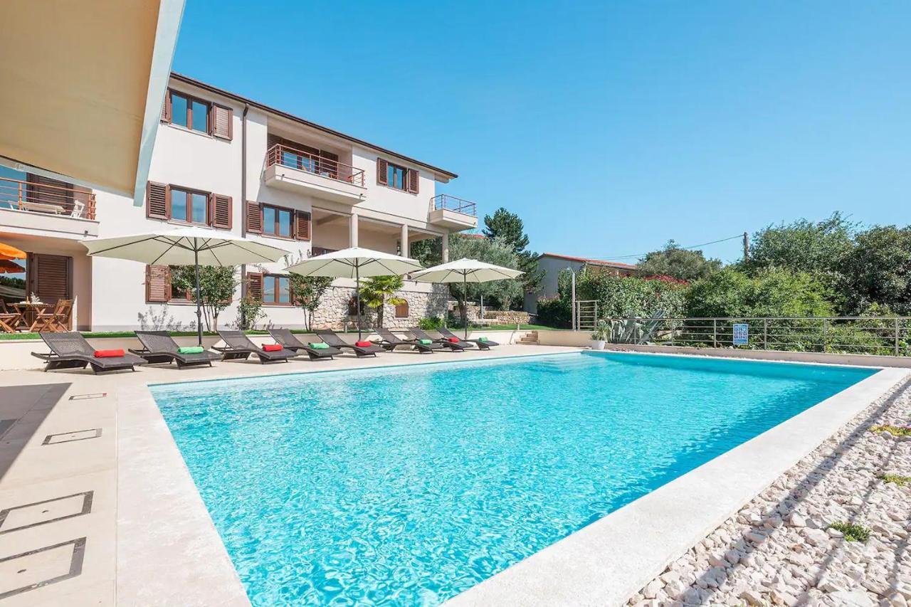 E&T Apartments With A Beautiful Pool 拉巴克 外观 照片